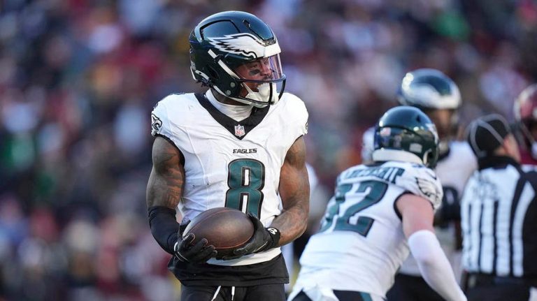 Eagles’ CJ Gardner-Johnson flips off Commanders fans after ejection