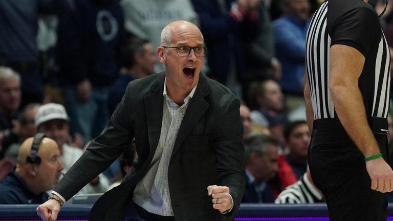 UConn’s Dan Hurley unloads on referee with epic 1-liner in Huskies’ overtime win: ‘Did I say that?’