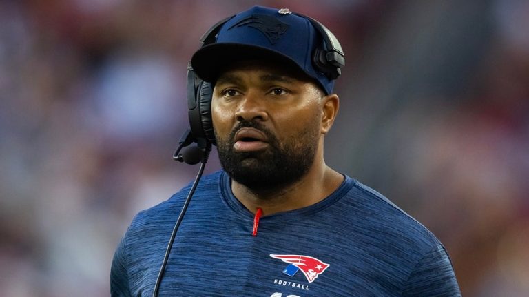 Ex-Patriots coach Jerod Mayo played cards with players on flight home following double-digit loss: report