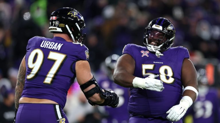 Ravens’ 355-pound lineman snags interception to clinch division title in victory vs. Browns